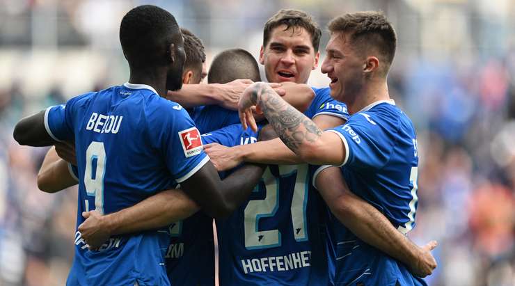 VÀO! Đó là một cú sút phạt đền hoàn hảo của Andrej Kramaric (Hoffenheim) về phía bên phải khung thành, không có một chút cơ hội nào cho thủ môn Oliver Christensen để cản phá!