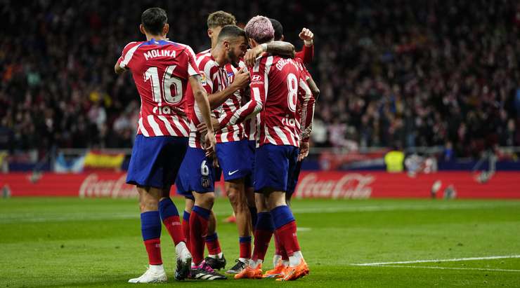 Vào! Marcos Llorente Antoine Griezmann (Atl. Madrid), người cho thấy quyết tâm tuyệt vời để đón bóng trước một vài hậu vệ và từ trong vòng cấm tung đưa nó vào góc trái phía dưới 1:0.
