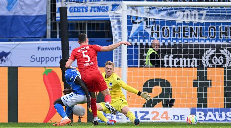 Ihlas Bebou (Hoffenheim) có một pha đi bóng độc diễn tuyệt vời và dứt điểm từ trong vòng cấm, đánh bại thủ môn Oliver Christensen với một cú sút vào góc phải phía dưới. Tỉ số bây giờ là: 3:0.