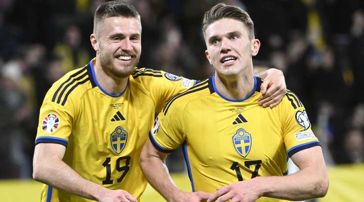Vào! Jesper Karlstrom tung một đường chuyền tốt vào vòng cấm và bóng tìm đến Viktor Gyokeres (Thụy Điển). Cầu thủ này không bỏ lỡ vận may của mình và dễ dàng sút bóng từ cự ly gần vào lưới. 3:0.