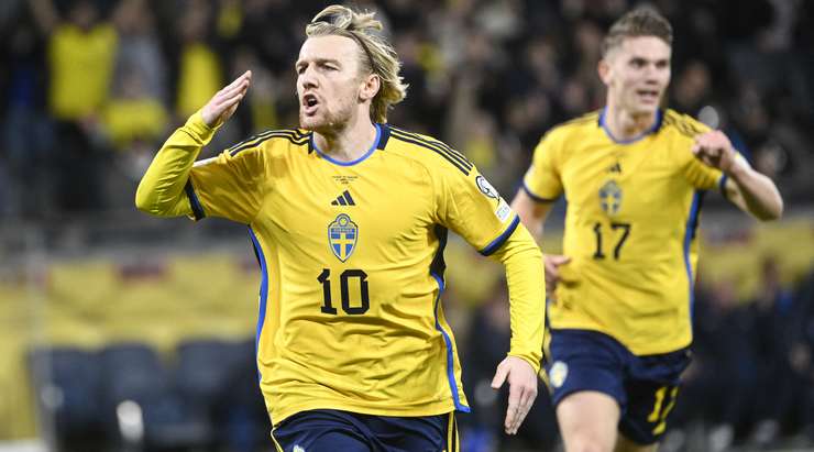 Emil Forsberg (Thụy Điển) kết thúc nỗ lực đi bóng đẹp mắt của mình với một cú sút xuất sắc từ trong vòng cấm. Bóng đi vào góc bên phải khung thành và Emil Balayev chỉ có thể vào lưới nhặt bóng. Tỉ số là 1:0.