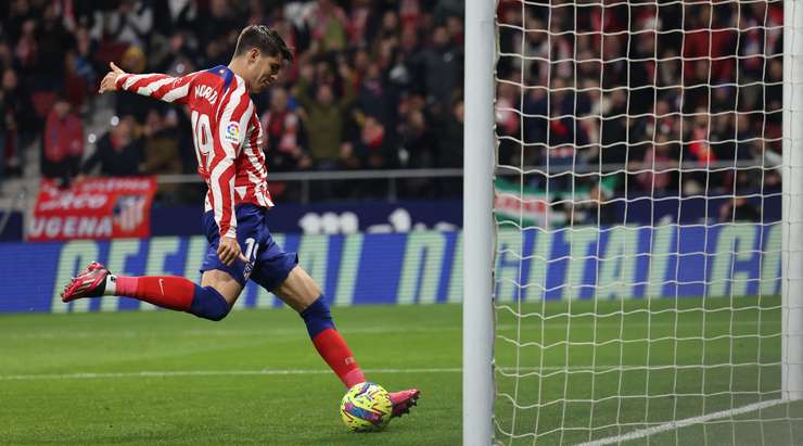Vào! Tỉ số là 5:1. Alvaro Morata (Atl. Madrid) điền tên mình lên bảng điện từ bằng một cú sút gần như ngay trên vạch vôi, sau khi một đường bóng bật ra đã may mắn tìm đến đúng đôi chân của anh.