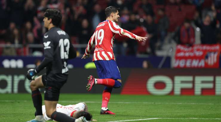 Vào! Alvaro Morata (Atl. Madrid) sút bóng bật ra vào nóc lưới sau khi bóng đến chỗ anh ấy trong vòng cấm. Tỉ số là 6:1.