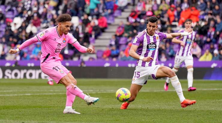 Một bàn thắng đồng đội tuyệt vời! Martin Braithwaite (Espanyol) được giải thoát trong vòng cấm bởi Sergi Darder và không mắc một sai lầm nào với một pha dứt điểm tốt vào bên trái mành lưới. 2:1.