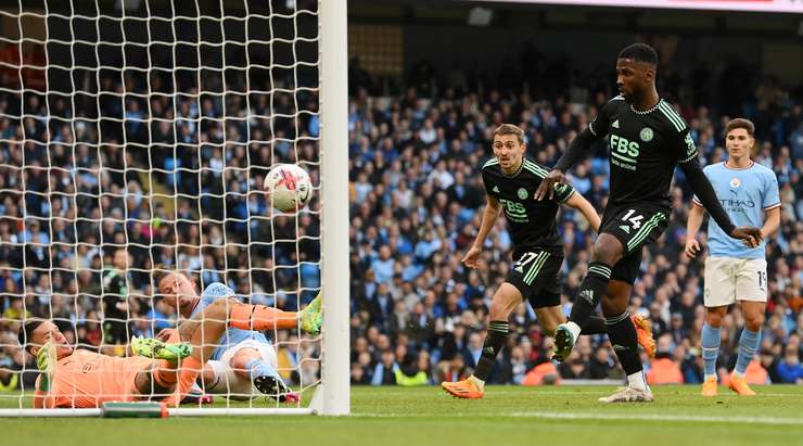 Vào! Kelechi Iheanacho (Leicester) dễ dàng đệm bóng vào lưới trống từ một cự ly gần, sau khi một cú sút đã đập vào một người hậu vệ và quả bóng bật ra. Tỉ số là 3:1.