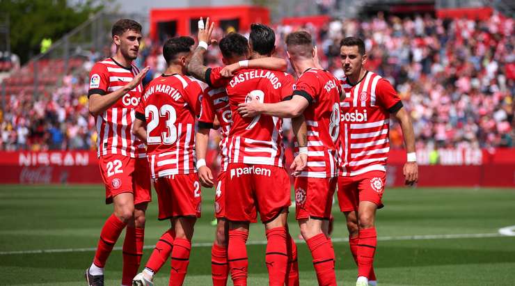 Toni Villa thực hiện một quả tạt bổng đẹp mắt vào vòng cấm, nơi Taty Castellanos (Girona) bật cao đánh đầu vào góc cao bên phải khung thành, đánh bại thủ môn. Tỉ số được nâng lên 1:0.