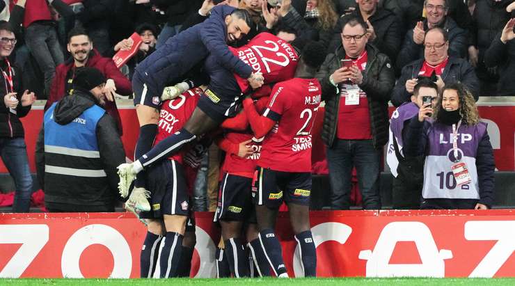 Vào! Edon Zhegrova (Lille) len lỏi qua các cầu thủ đối phương trước khi tung một cú sút tuyệt diệu từ rìa vòng cấm vào góc thấp bên phải mành lưới. Thủ môn Vito Mannone đã không có cơ hội nào để chạm vào quả bóng. Tỉ số là 3:1.