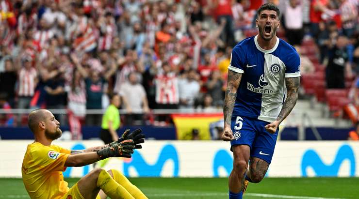 Rodrigo de Paul (Atl. Madrid) đón một đường chuyền trong vòng cấm và ghi bàn với một cú sút vào phía trong cột dọc bên trái. Thủ môn đã không thể làm gì được.