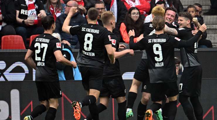 Vào! Lucas Holer là người kiến tạo và Ritsu Doan (Freiburg) cho thấy một sự quyết tâm tuyệt vời trong pha không chiến để đánh đầu tung lưới khung thành đối phương. Tỉ số là 0:1.