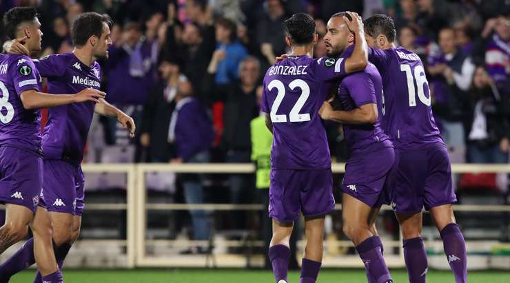 Vào! Quả phạt góc được thực hiện và Lucas Martinez Quarta bật lên rất tốt, chuyền bóng bằng đầu vào vòng cấm và Arthur Cabral (Fiorentina) đánh đầu sượt vào lưới. 1:0.