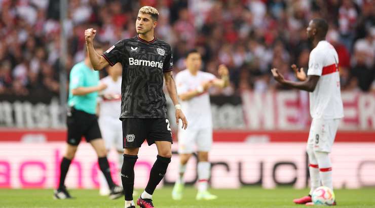 Vào! Exequiel Palacios (Bayer Leverkusen) sút bóng vào góc thấp bên trái khung thành, vượt qua tầm với của Fabian Bredlow dù thủ môn đã đổ người hết cỡ.