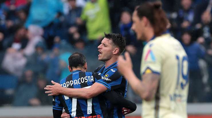 Vào! Davide Zappacosta (Atalanta) được nạp đạn bằng đường chuyền chính xác của Luis Muriel ở một vị trí bên trong vòng cấm. Cú sút trái phá của anh không cho thủ môn đối phương bất kỳ cơ hội cản phá nào, bóng ghim thẳng vào góc phải khung thành. Tỉ số là 1:1.