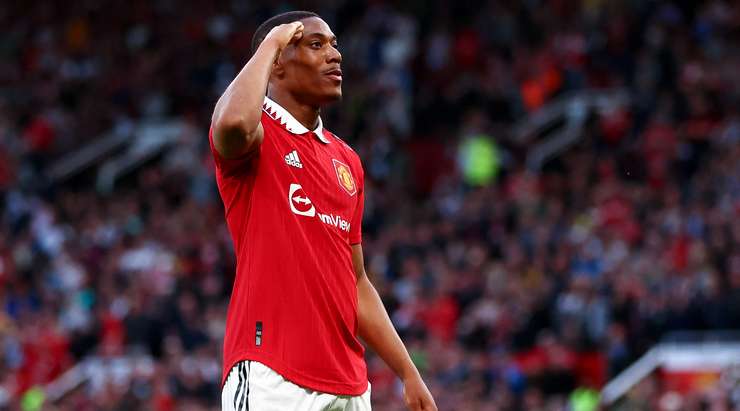 Vào! Jadon Sancho đưa bóng qua vòng cấm và Anthony Martial (Manchester United) đã có một nhiệm vụ dễ dàng nhất thế giới để đưa bóng vào lưới trống. 2:0.