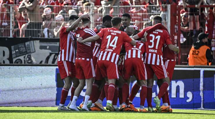 Sven Michel thực hiện một đường chuyền vào trong vòng cấm. Rani Khedira (Union Berlin) đón bóng và nhanh chóng tung một cú sút vào góc thấp bên phải, đưa bóng đập cột dọc vào lưới! Thủ môn đã không thể làm được gì. Tỉ số là 1:0!
