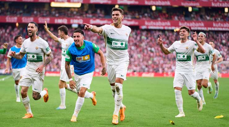 Lucas Boye (Elche) đón đường căng ngang hoàn hảo vào sâu bên trong vòng cấm từ Josan và tung cú sút chuẩn xác vào góc thấp bên phải. Tỉ số đã được nâng lên: 0:1.