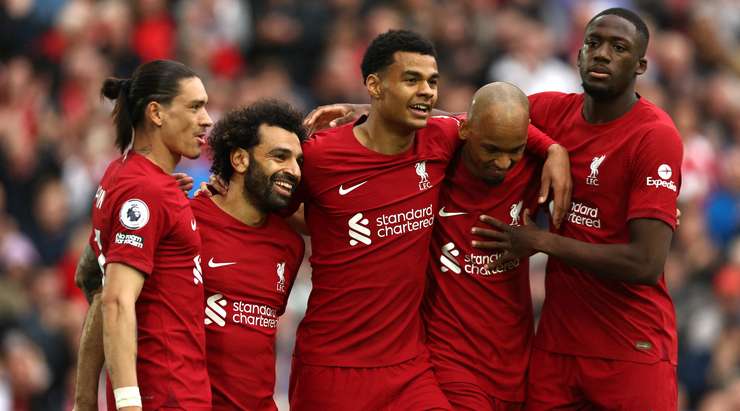 Nó đã đi vào lưới! Virgil Van Dijk là người cung cấp khi anh ấy chuyền bóng đến Mohamed Salah (Liverpool) người dễ dàng đánh đầu lái bóng từ cự li gần. Tỉ số à 1:0.