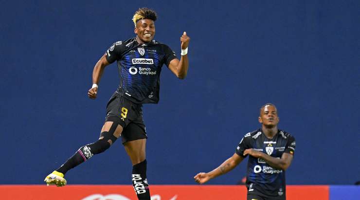 Vào! Kevin Rodriguez (Independiente del Valle) chớp cơ hội sau một tình huống bóng bật ra trong vòng cấm và đánh bại thủ môn với một cú sút vào góc thấp bên phải. Tỉ số đã được nâng lên: 3:2.