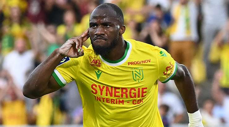 Vào! Ignatius Ganago (Nantes) dứt điểm từ cự li gần với một cú sút dễ dàng và anh ấy thay đổi tỉ số thành 1:0. Kiến tạo bởi Ludovic Blas.
