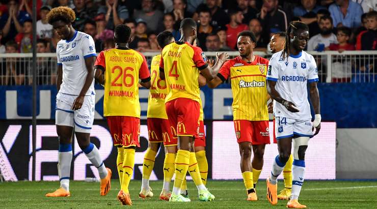 Vào! Alexis Claude-Maurice (Lens) cướp được bóng sau sai lầm tồi tệ của thủ môn Ionut Radu và bàn thắng đã được ghi. Tỉ số là 0:2.