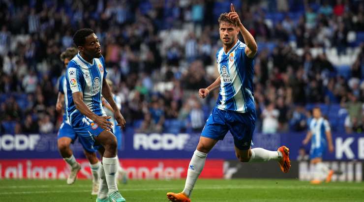 Một pha dứt điểm xuất sắc! Javier Puado (Espanyol) đón một quả tạt hoàn hảo tới từng centimét trong vòng cấm và tung một cú sút rất mạnh vào phía trong cột dọc bên trái. Chúng tôi thật sự không biết dùng ca từ nào để tôn vinh bàn thắng vừa rồi!