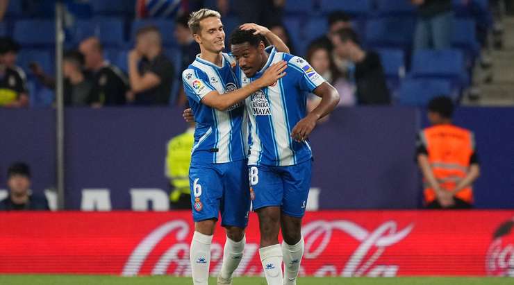 Vào! Ronael Pierre-Gabriel (Espanyol) chớp cơ hội sau một tình huống bóng bật ra trong vòng cấm và đánh bại thủ môn với một cú sút vào góc thấp bên phải. Tỉ số đã được nâng lên: 2:1.